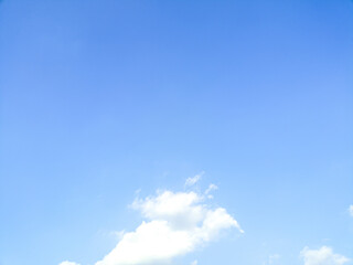 Obraz premium The background image of a clear sky with light clouds is beautiful and natural, with fresh air and pure oxygen.