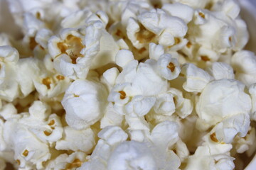 ハッピーな気分を運ぶポップコーン (Popcorn)