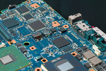 電子回路基板　パソコンなど電子機器に使用されている積層基板とそのコンポーネント