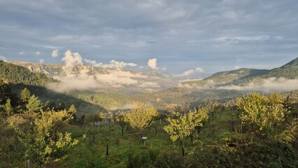 Obraz premium Cévennes, lever de soleil et brume