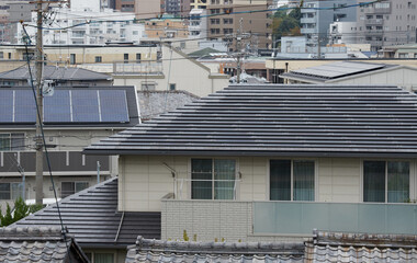 昼の名古屋の住宅街の建物の風景