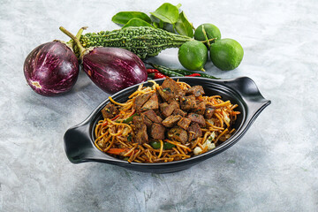 Stir fried noodles with beef