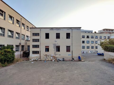 Benevento - Cortile della Scuola Media Federico Torre