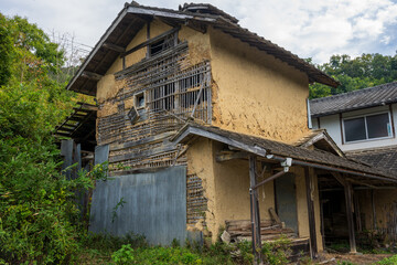 日本の岡山県久米郡美咲町の古くてとても美しい建物