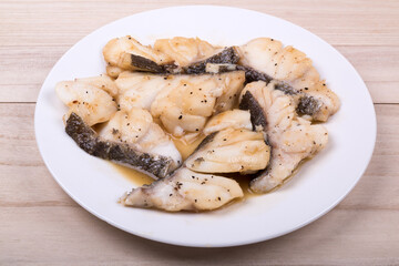 皿の上のタラのバター醤油炒めのアップ