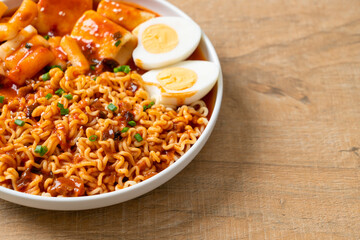 Korean instant noodles with Korean rice cake and fish cake and boiled egg