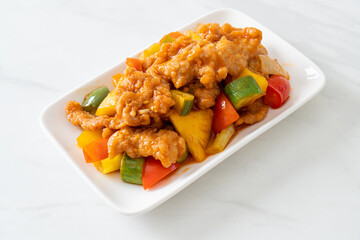 Stir fried sweet and sour sauce with pork