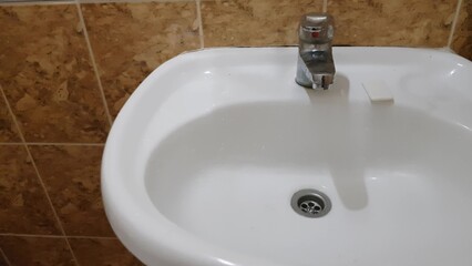 Fototapeta premium 4k video, camera movement in the bathroom sink. Close-up of the faucet mixer for water