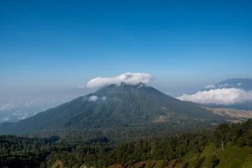 mount hood in the clouds