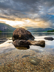 Sonnenuntergang am See in Norwegen 