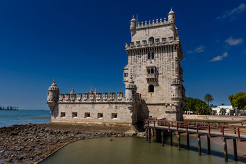 Obraz premium Old fortified tower at the mouth of the Tag River