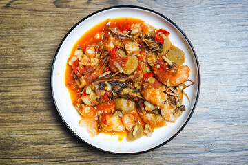 A plate of food with shrimp and vegetables