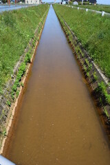Fototapeta premium 農業用水路 山形県庄内