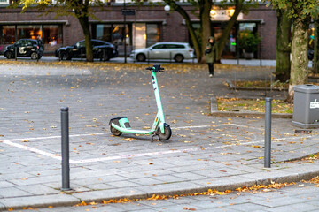 Scooter auf Scooter-Parkplatz