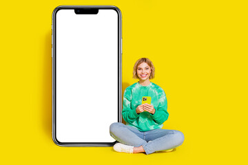 Full length photo of shiny attractive lady dressed tie dye sweatshirt chatting instagram twitter...