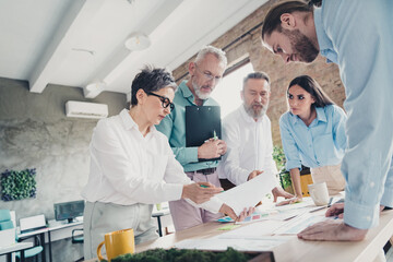 Obraz premium Photo of teamwork startup partners graph trading discussion brainstorm comfortable nice creative startup office loft room interior