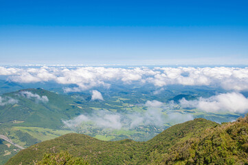 Obraz premium 由布岳登山・由布岳山頂（西峰）からの眺め