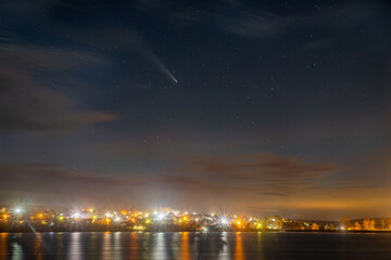 Comet Tsuchinshan-ATLAS over the city