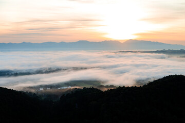 Landscape of the sea of ​​fog in the morning as the sun rises to a new day.