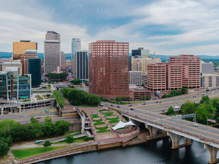 Obraz premium Downtown city skyline of Hartford and the Connecticut river,Connecticut, United States.
