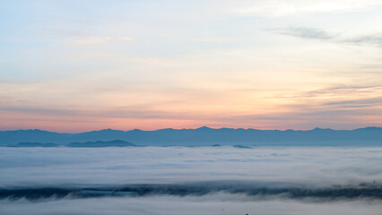 Obraz premium Landscape of the sea of ​​mist in the morning with the rising sun and orange sky.