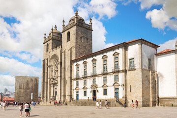 Fototapeta premium Panoramic view of Porto Cathedral on a summer day