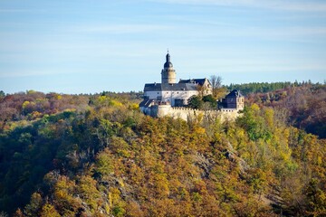 Burg Falkenstein (Harz, Sachsen-Anhalt, Deutschland) im Herbst. 