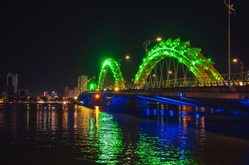 Obraz premium Dragon Bridge or Cau Rong Bridge over Han River is a famous landmark in the city of Da Nang in Vietnam at night