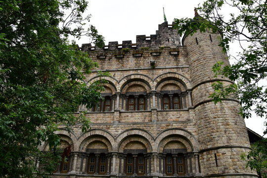 CASTILLO DE LOS CONDES, GANTE, B&Eacute;LGICA