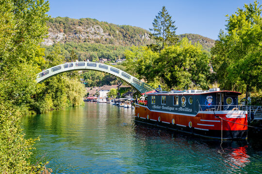 Le Canal de Savi&egrave;res &agrave; Chanaz	