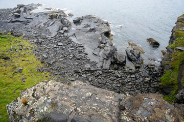 Obraz premium Coastal cliffs next to Kirkeporten in Skarsvag, Norway
