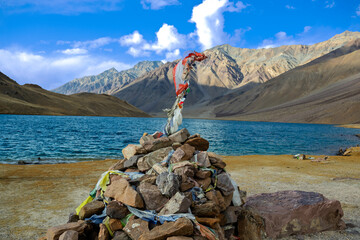 Obraz premium Prayer rock at Chandratal Lake, Spiti