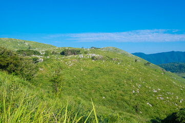 Fototapeta premium 地獄台付近の秋吉台の眺望