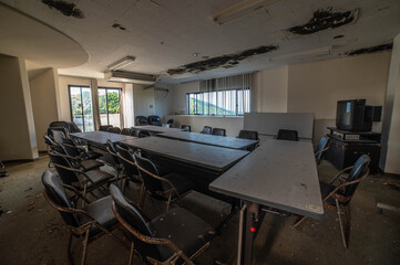 廃墟となったリゾートホテルの内観