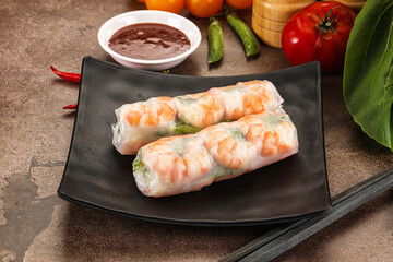 Vietnamese spring roll with prawn
