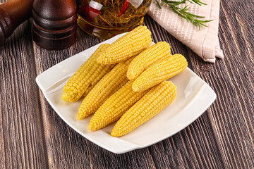 Canned baby mini corn cob