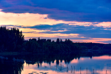 Obraz premium The sunset background creates a beautiful scenery with the suspension bridge and river