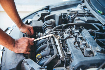 Obraz premium Close up Man hands fixing Car machinery vehicle mechanical service. Mechanic man hands repairing car auto repair shop. open vehicle hood checking up auto mobile. Vehicle Car maintenance engineer.