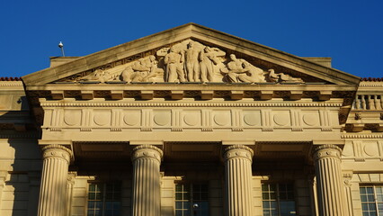 Fototapeta premium The Washington DC city view with the old architectures in autumn 
