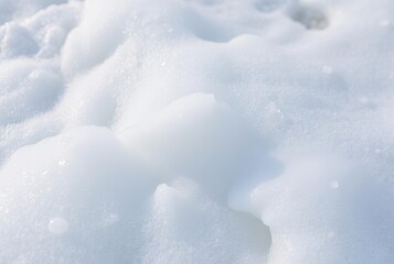 Obraz premium Seafoam A close up shot of seafoam with waves gently washing ove