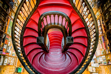 Obraz premium Le célèbre escalier de la Librairie Lello à Porto