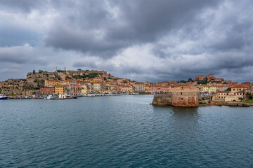 Fototapeta premium Landscape of Portoferraio rown in a cloudy day