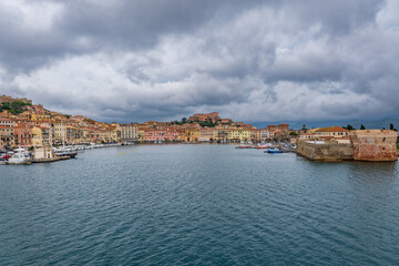 Obraz premium Landscape of Portoferraio rown in a cloudy day