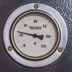 Manometer mit Temperaturanzeige