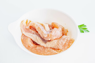 味付けして片栗粉をまぶした鶏むね肉