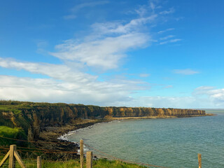 Obraz premium Cliffside over the sea.