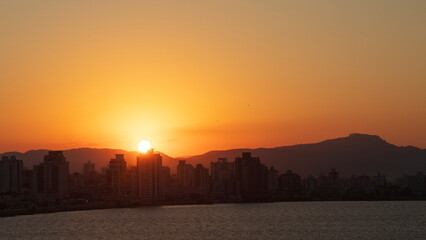 Naklejka premium sunset over the city Estreito Florianopolis Santa Catarina Brazil Florianópolis