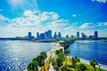 Naklejka premium St petersburg, Florida, USA - 10 26 2024: The landscape of St petersburg downtown, harbor and pier: aerial view