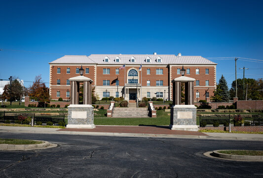 Boone County Courthouse serving as the backdrop to Burlington Commons Park.