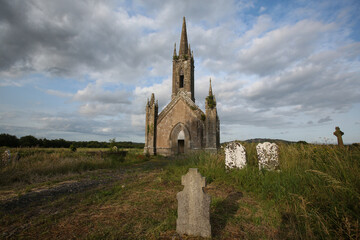 Verlassene Kirche im County Offaly in Irland.